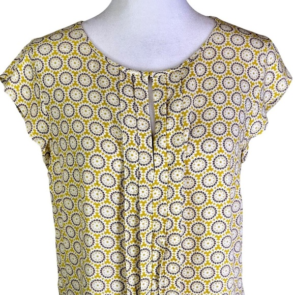Boden Yellow and White Pleated Scoop Neck Flutter Sleeve Blouse Size 6 - Picture 3 of 11